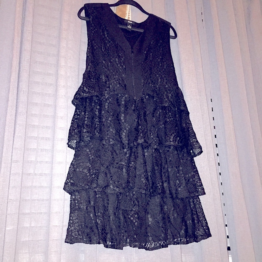 Med Black Tiered Lace Dress